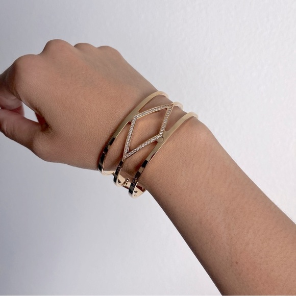 Les Georgettes Gold Plated Diamond Design With Stones 25mm Cuff - Picture 7 of 8